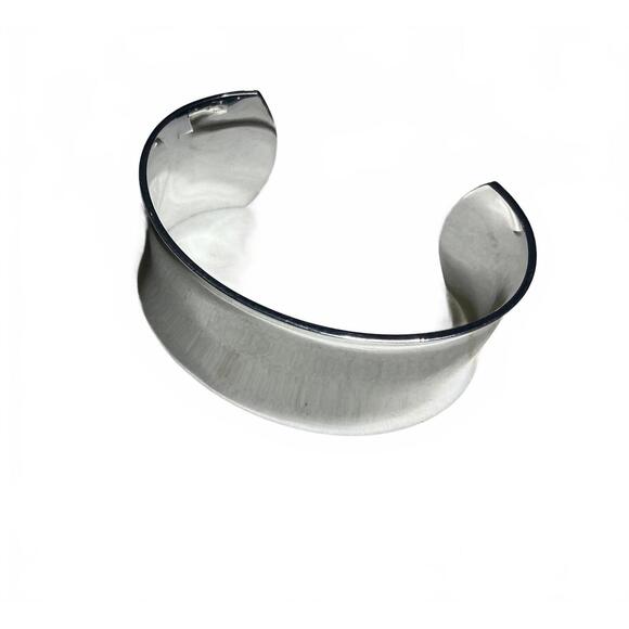 & Modern Cuff